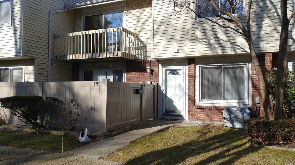 Primary Photo - 216A Springmeadow Dr