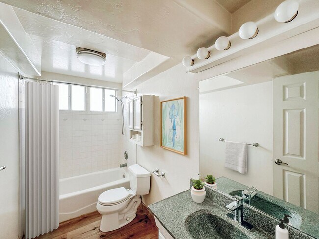 Foto del edificio - Newly Remodeled 3 Bed / 2 Bath on Vulcan A...