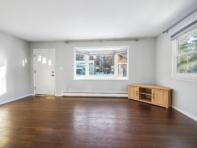 Building Photo - Open and Updated 2-Bed Home with Granite & Hardwood  in Arden Hills! Pets welcome