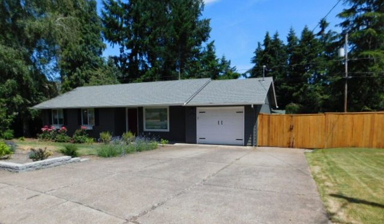 Foto principal - 3Bd/1Ba Single Story Home-Available Soon!