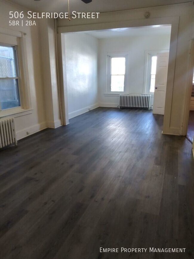 Building Photo - 506 Selfridge St