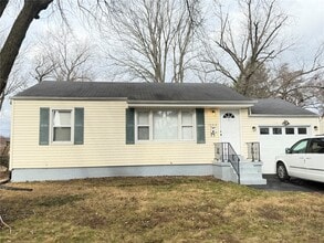 Building Photo - 1060 Loekes Dr