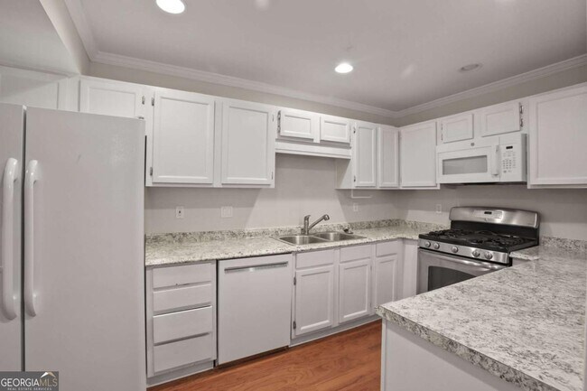 Building Photo - 202 Peachtree Forest Dr