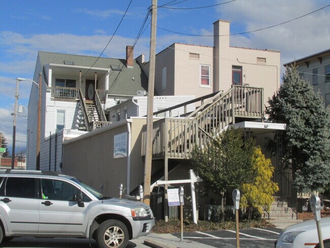Rear Corner - 102 Carlisle St