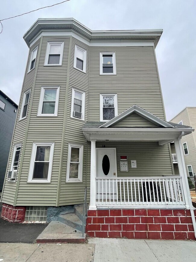 Building Photo - 14 Cawfield St