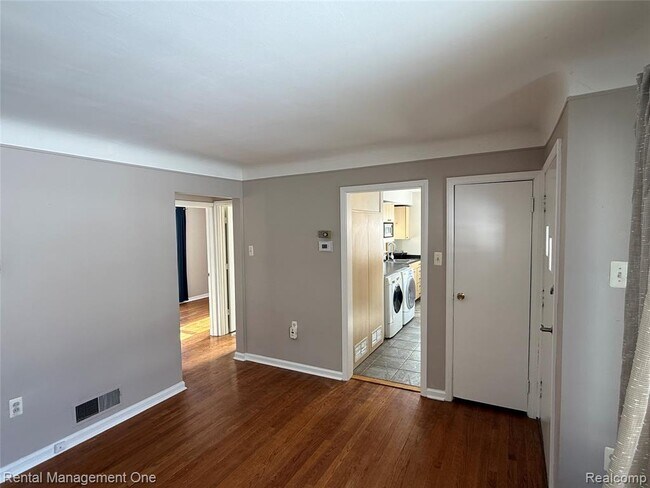 Foto del edificio - 12050 Cavell St