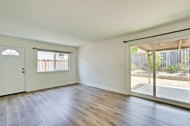 Building Photo - 947 // Duplex