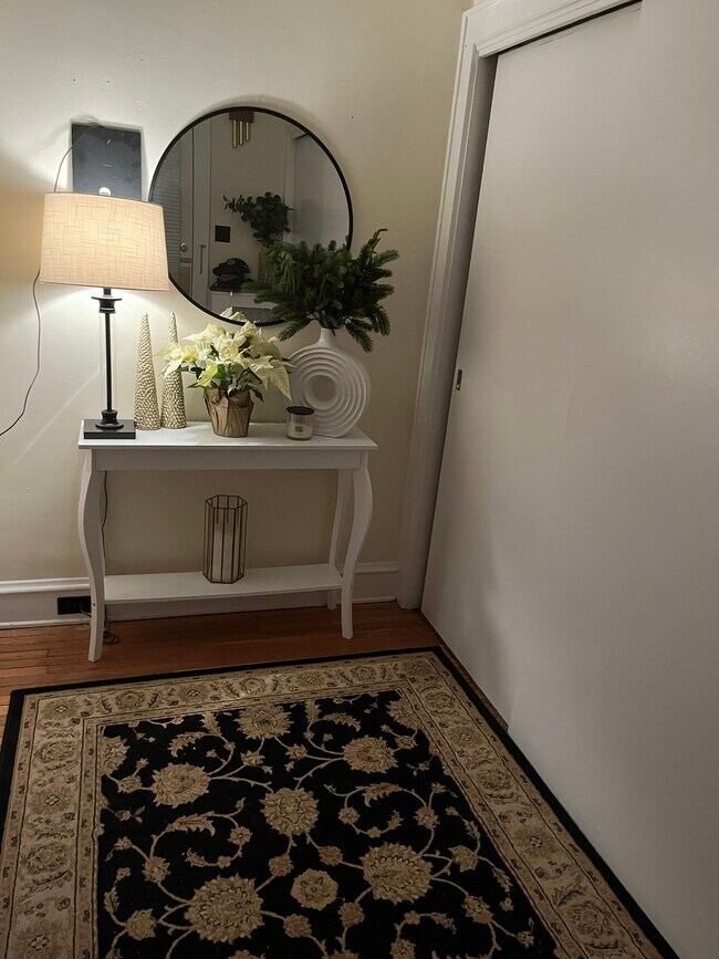 Foto del edificio - 1615 Quincy Ave