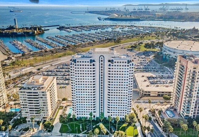 Building Photo - 525 E Seaside Way