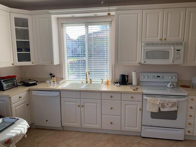 Building Photo - 6769 Via Regina