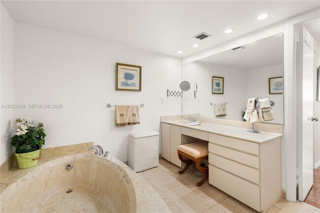 Building Photo - 210 Seaview Dr