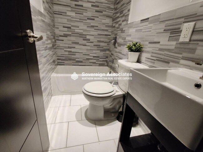 Foto del edificio - 15 W 107th St