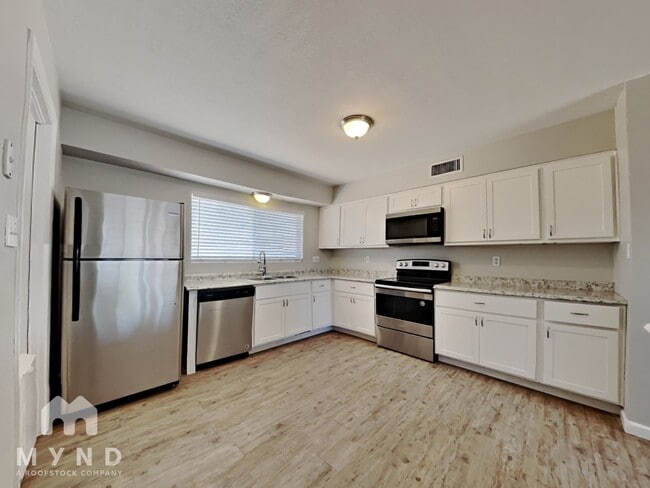 Building Photo - 8048 W Clayton Dr