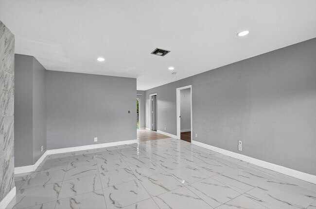 Foto del edificio - 6282 Wauconda Way W