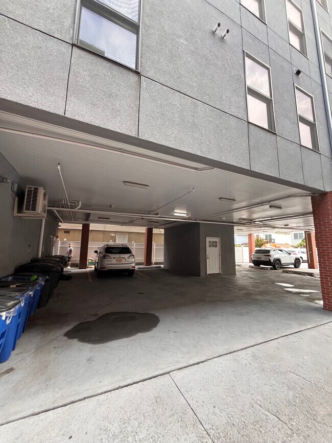 Foto del edificio - 373 Danforth Ave
