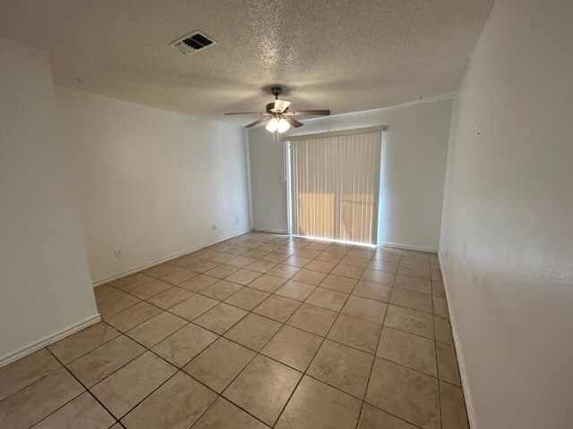 Building Photo - 8a Robin Dr