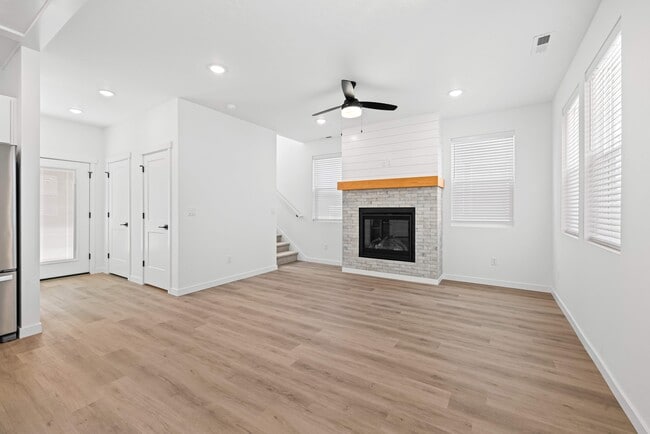 Building Photo - 4206 Hill Ln