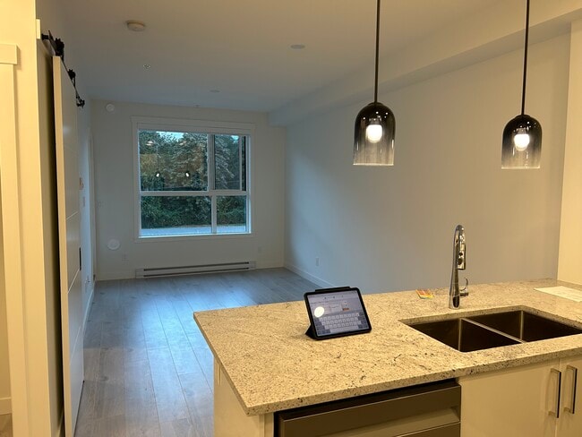 Photo du bâtiment - 5504 Brydon Cres