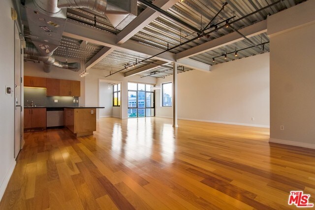 Building Photo - 330 W 11th St