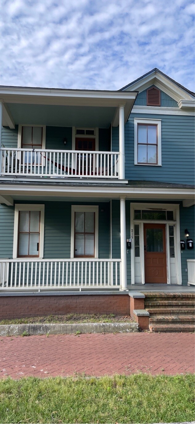 Building Photo - 215 W Anderson St