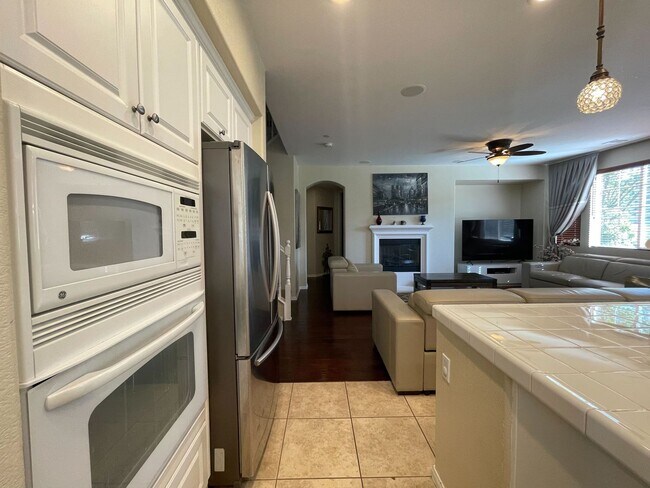 Foto del edificio - Spacious 5-Bedroom Retreat in Fallbrook’s ...