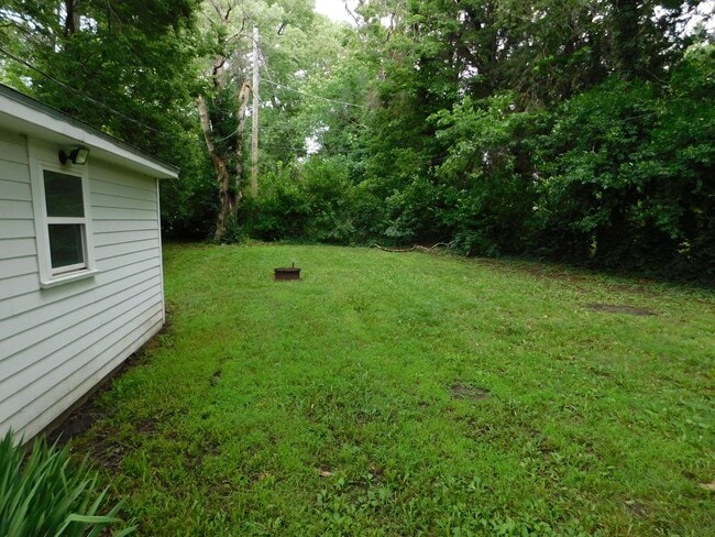 Building Photo - Very nice 3 bedroom/1 bath in El Dorado!