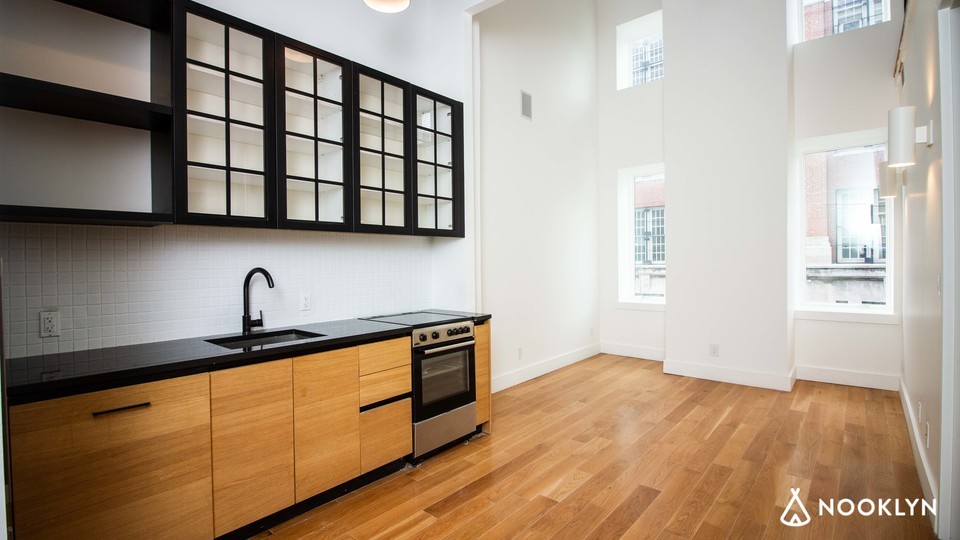 Foto principal - 783 Knickerbocker Ave