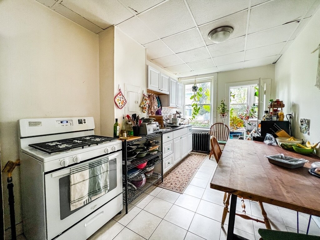 Foto principal - 144 Coolidge St
