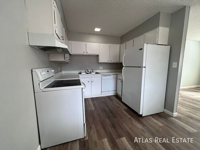Building Photo - 405 St Vrain Pl