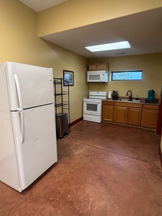 Building Photo - 1844 Rozier Church Rd