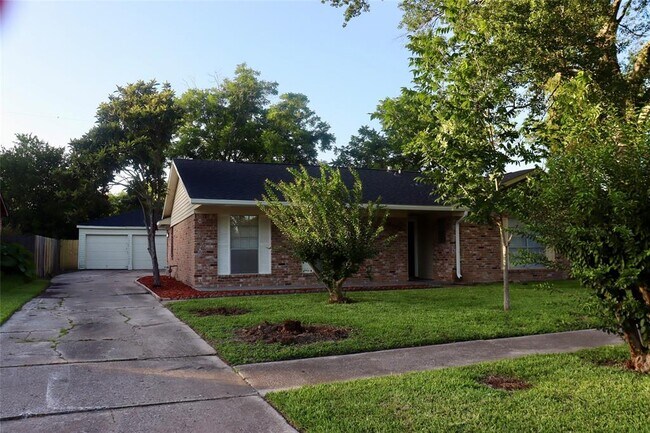Building Photo - 6122 Heatherbrook Dr