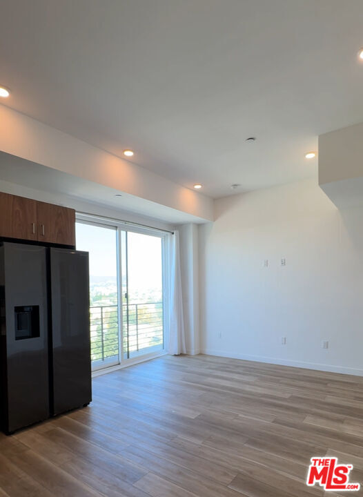 Foto del edificio - 252 N Hoover St