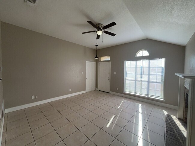 Foto del edificio - 709 Lisa Ln