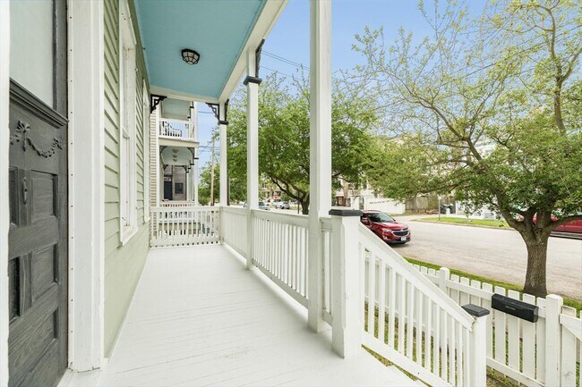 Building Photo - 406 17th St