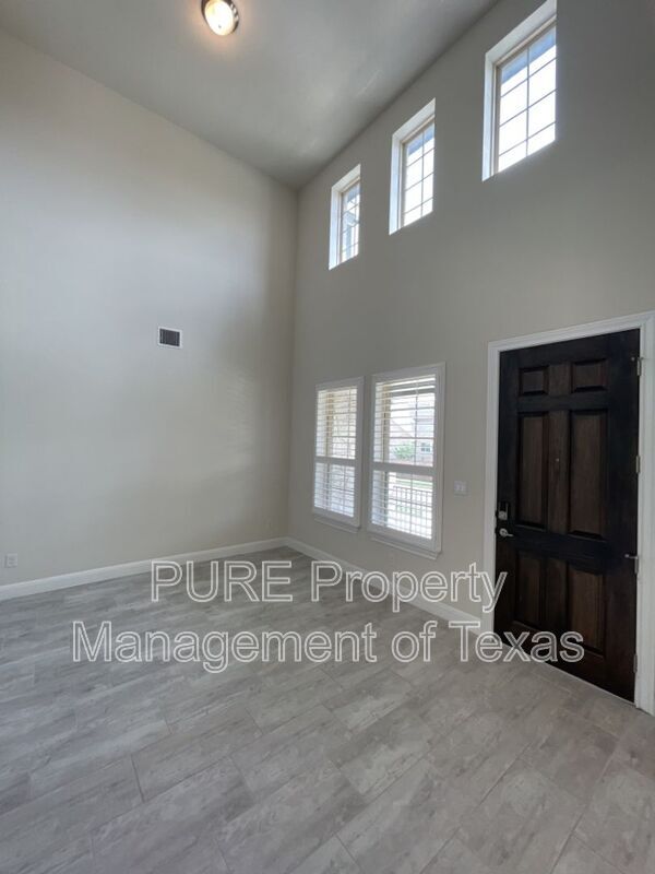 Foto del edificio - 716 Expedition Way