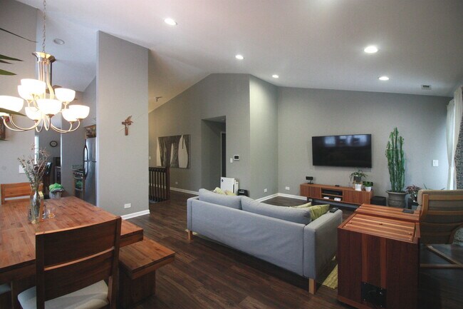 Foto del edificio - 715 W Happfield Dr