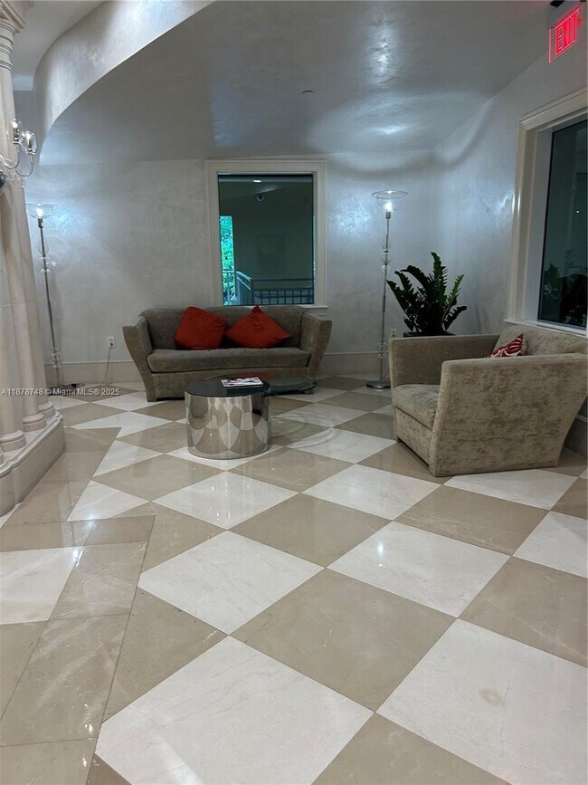 Foto del edificio - 150 Sunny Isles Blvd