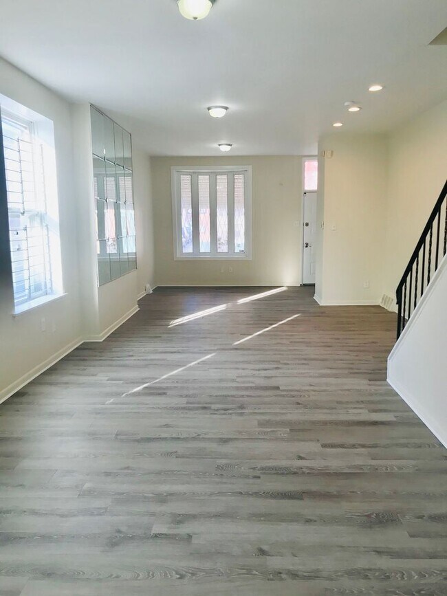 Foto del edificio - Spacious 6-Bed End of Group Townhouse by T...