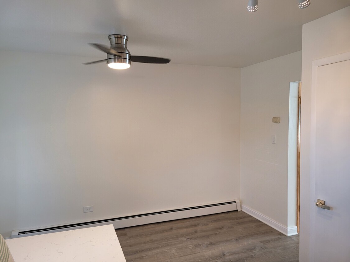 Foto principal - 8443 W 79th St