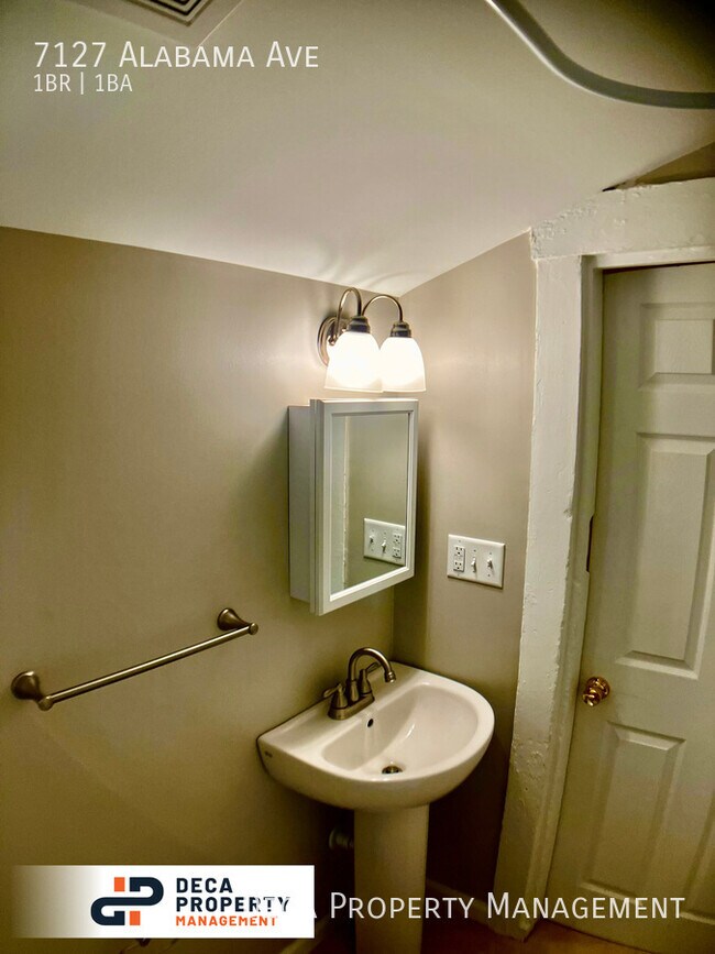 Building Photo - 1 Bedroom 1 Bath Home
