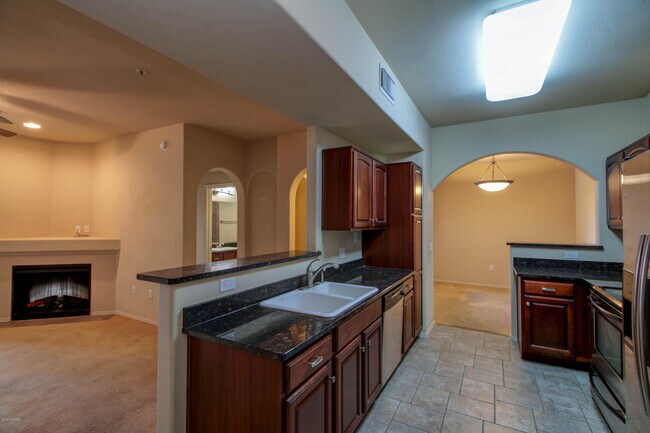 Building Photo - 2550 E River Rd