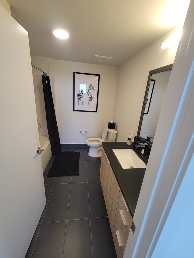 Foto del edificio - 858 E 27th St