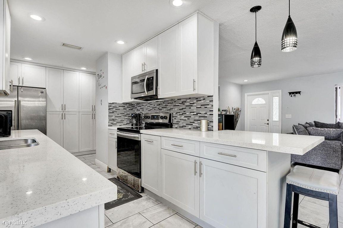 3 br, 2 bath House 731 E Boulevard Chate... House Rental in Delray