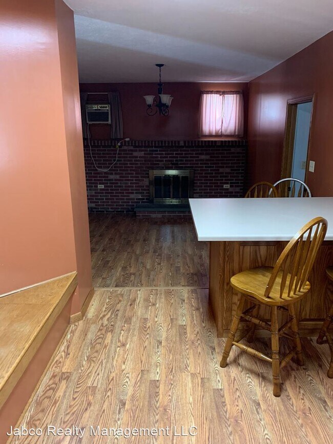 Building Photo - 4 br, 2.5 bath House - 953 East High Street