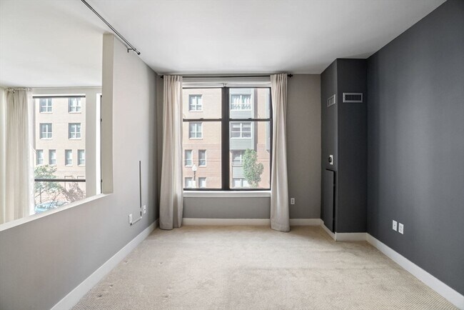 Foto del edificio - 735 Harrison Ave