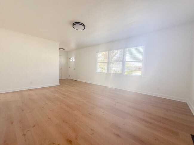 Foto del edificio - Pet-Friendly 3-Bedroom Home with Fenced Yard & Large Deck Near Downtown Livingston