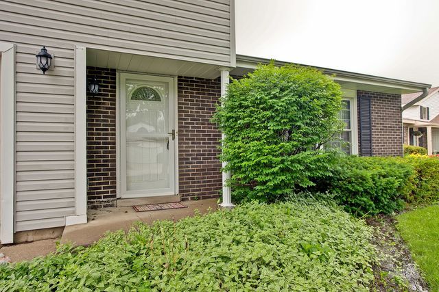 Primary Photo - 890 Stonebridge Ln