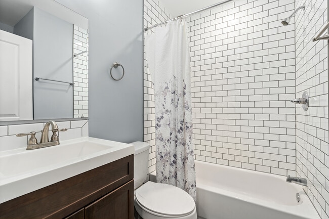 Bathroom - 607 N 39th St