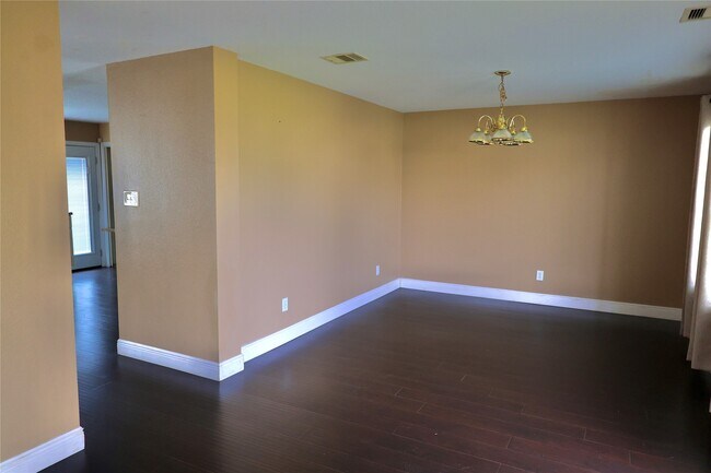 Foto del edificio - 6339 Settlers Square Ln