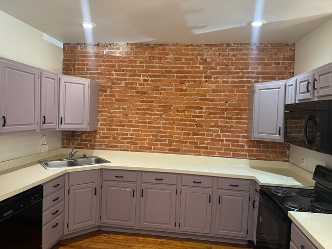 Building Photo - 1215 W 7th St